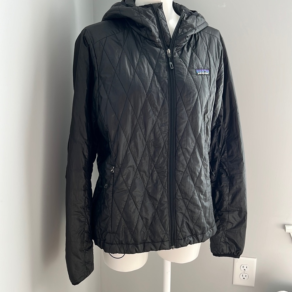 Patagonia. Hooded. Ski jacket. Size large.
